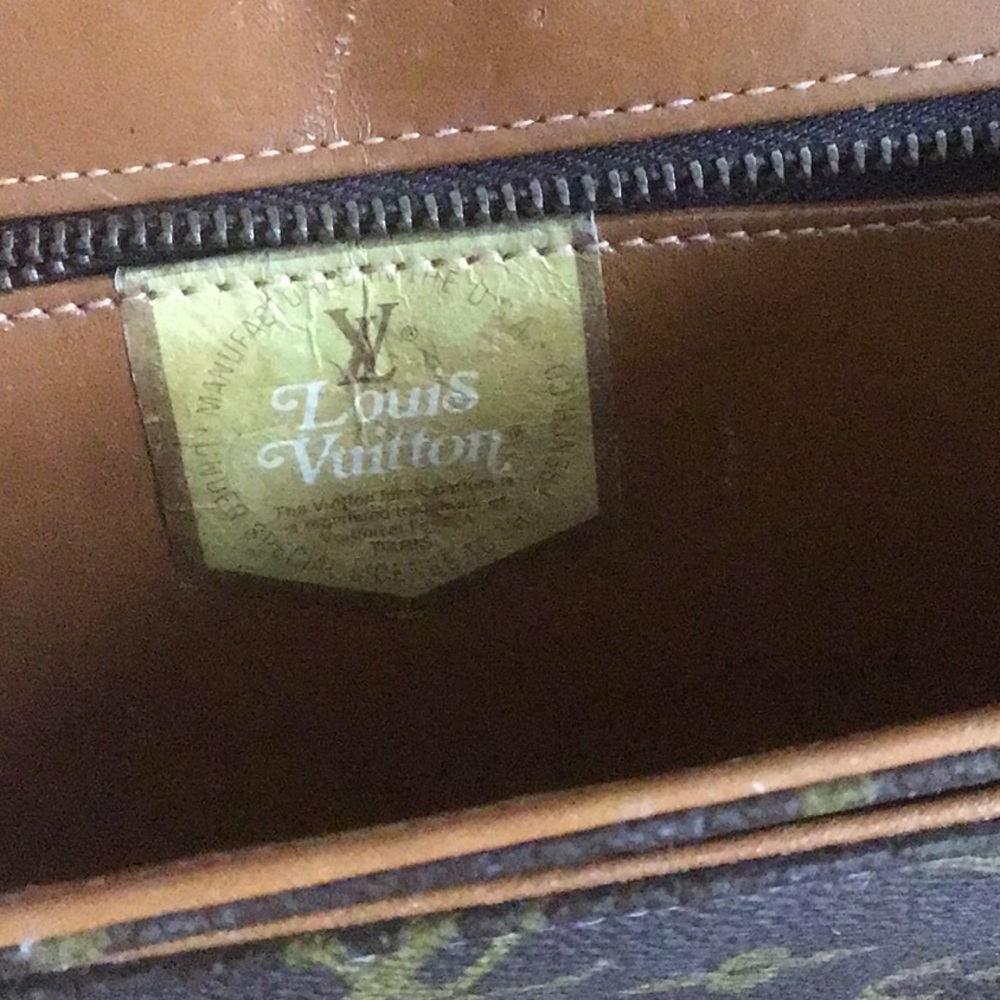 👜 Louis Vuitton Vintage French Company Brown Monogram Clutch - Picture 4 of 15